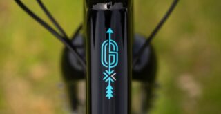 Gestalt XR top tube graphic detail.