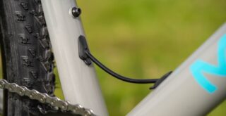 Gestalt XR dropper post routing detail.