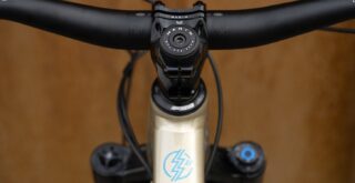 Rift Zone XR frame and stem detail.