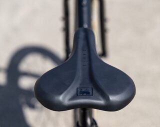 Wide Stinson comfort saddle detail.